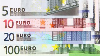 Curs valutar BNR azi, 15 noiembrie 2022. Cum evoluează euro şi dolarul?