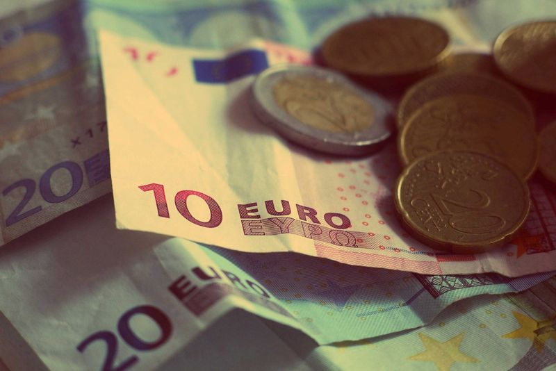 Curs valutar BNR azi, 15 noiembrie 2022. Cum evoluează euro şi dolarul?
