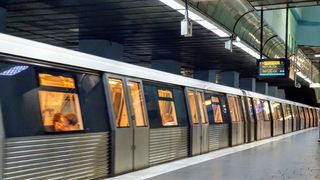 Alertă la metroul din Capitală. Trenuri oprite pentru intervenția echipajelor SMURD