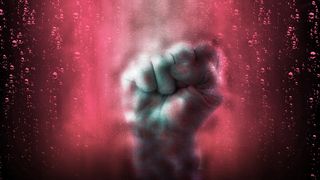 O femeie a fost condamnată la &icirc;nchisoare după ce şi-a bătut iubitul de mai multe ori