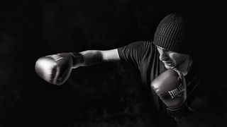 VIDEO: Doi adolescenți ar fi fost bătuți de mai mulți agenți de pază la Balul Bobocilor