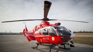 VIDEO - Un bărbat care tăia stuf cu drujba i-a tăiat gâtul copilului său de șapte ani