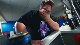 Un bărbat de 36 de ani a fost la un pas de moarte, după ce a băut 12 energizante &icirc;n 10 minute! A vrut să se laude &icirc;n fața prietenilor lui: &bdquo;Ca să mai uite de durere, a &icirc;nceput un joc&rdquo;