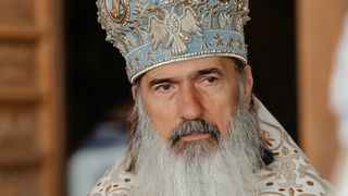 Ce sfat i-a dat ÎPS Teodosie unei femei silite de soț să păcătuiască în postul Crăciunului. „Bărbatul este foarte pasional, trece la amenințări"