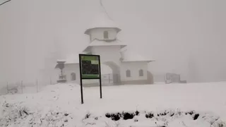 Blocaje pe drumurile din Maramureș, după ninsorile puternice de noaptea trecută