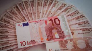 Curs valutar BNR azi, 21 noiembrie 2022. Evoluția monedei euro și a dolarului