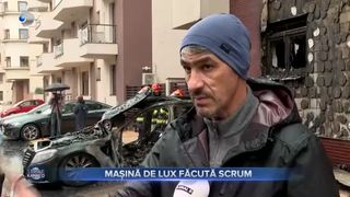 Mașină de lux făcută scrum