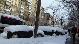 Vremea rea din nordul țării a blocat drumurile și a anulat mai multe zboruri