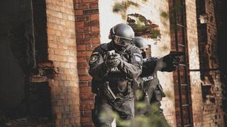 Director de penitenciar, reţinut, fiind acuzat de folosirea abuzivă a funcţiei în scop sexual, ultraj, purtare abuzivă şi şantaj