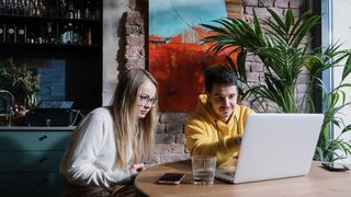 Foloseste site-urile de anunturi gratuite pentru a cumpăra si vinde online