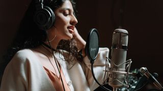 Ești o persoană extrovertită? DESCOPERĂ 5 meserii deosebite care ar putea să ți se potrivească