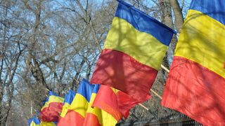 Urări de 1 Decembrie 2022: La mulţi ani Rom&acirc;nia! La mulţi ani rom&acirc;ni!