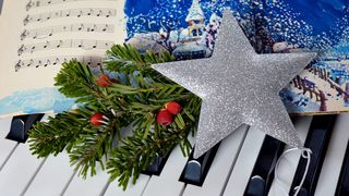 Când se merge cu colindul în 2022? Tradiţii pentru luna decembrie