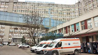 O pacientă cu piciorul amputat a fost umilită de infirmiere