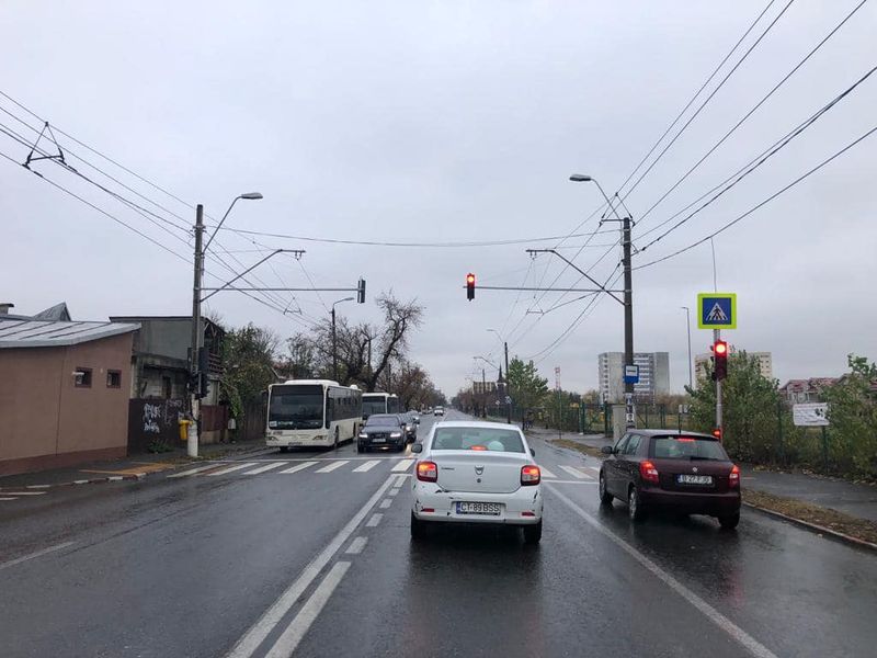 Semaforul provizoriu de pe Șoseaua Antiaeriană a intrat în funcțiune. Autoritățile vor continua procedura legală pentru amplasarea semafoarelor permanente