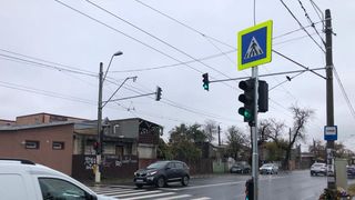 Semaforul provizoriu de pe Șoseaua Antiaeriană a intrat în funcțiune. Autoritățile vor continua procedura legală pentru amplasarea semafoarelor permanente