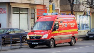 Un șofer băut a lovit un biciclist, apoi a ricoșat într-un alt autoturism. O persoană și-a pierdut viața