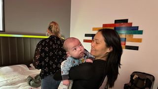 Incredibil! Cum a reușit un cuplu de americanii să-și aducă acasă cei doi bebeluși născuți de o mamă surogat în Rusia