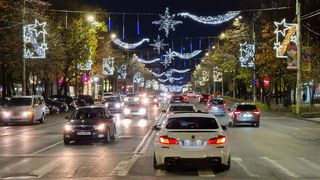 S-au aprins luminile de Crăciun în Sectorul 3. Robert Negoiță: „Este primul an în care am împodobit bulevardele cu luminiţe şi nu doar parcurile”