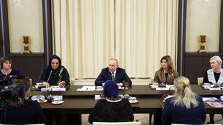 VIDEO - Cruzime fără margini: Putin le-a spus mamelor soldaţilor ruşi care luptă &icirc;n Ucraina că nu regretă nimic