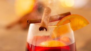 Vin fiert rețetă: Iată cum se prepară! Greșeala pe care mulți o fac