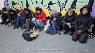 Cetățeni sirieni, prinși când încercau să intre ilegal în România. Oamenii erau ascunși într-un microbuz, printre marfă