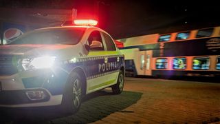 VIDEO - Urmărire în trafic şi focuri de armă pentru prinderea unui şofer băut care a refuzat să oprească la semnalele poliţiştilor