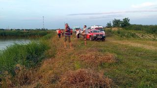  Un tânăr de 15 ani a dispărut în apele Mureșului, sub ochii prietenilor