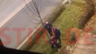 O arestare a demarat o &icirc;ntreagă anchetă &icirc;n cadrul IPJ Cluj. Trei polițiști au călcat pe cap un bărbat după ce l-au &icirc;ncătușat