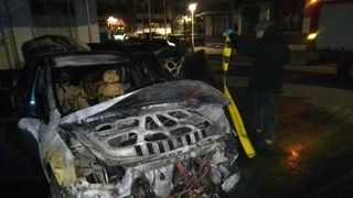 Incendiu într-o parcare din Brăila. Două mașini au fost cuprinse de flăcări