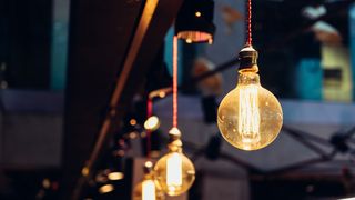 VIDEO | Românii își vor putea plăti facturile în rate