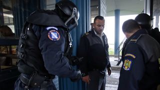 Peste 50 de migranți au fost prinși când încercau să iasă ilegal din România, ascunși într-un TIR