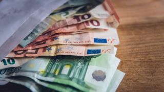 Salariile demnitarilor ar putea crește din ianuarie 2023 UPDATE