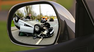 Accident rutier &icirc;n Cluj:  o autobasculantă plină cu sare a intrat &icirc;n coliziune cu un autoturism