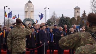 Premierul Nicolae Ciucă a luat parte la ceremonia militară organizată cu prilejul Zilei Naţionale a României la Alba Iulia