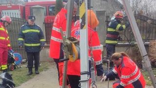 O bătrână din Neamț a decedat după ce a căzut într-o fântână adâncă de 27 de metri