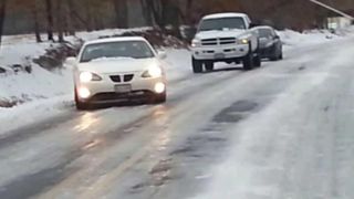 Cod galben de vânt puternic și polei în mai multe județe din țară