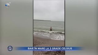 Baie in mare la 3 grade Celsius