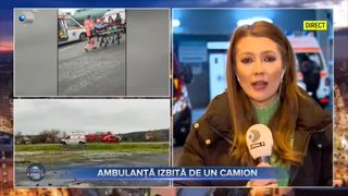 Ambulanță izbită de un camion