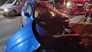 Accident dramatic în Caraș-Severin! Un tânăr a murit și un altul a fost găsit în stare de șoc după ce autoturismul în care se aflau s-a lovit violent de o autoutilitară