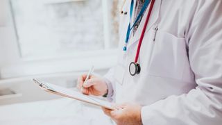 VIDEO - Românii ar putea plăti o nouă taxă de Sănătate, chiar dacă sunt asigurați. Pacienții care aleg să fie tratați de un anumit medic vor fi nevoiți să plătească pentru acest serviciu