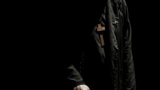 VIDEO - Percheziții la falși preoți din Ploiești. Fratele lui Tzanca Uraganu, dus la audieri