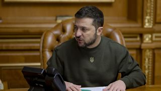 Volodimir Zelenski i-a cerut ajutorul lui Joe Biden. Cei doi lideri au discutat la telefon despre populația civilă din Ucraina și despre infrastructură