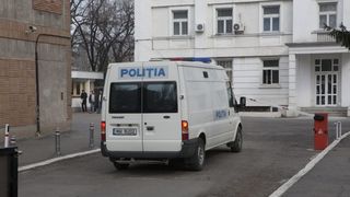 VIDEO - Atac armat la Galați: un bărbat a scos un pistol cu bile și a început să tragă