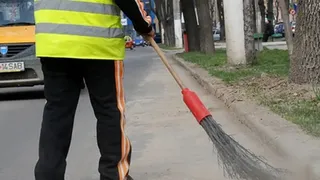 VIDEO- Angajații de la salubrizare, urmăriți prin GPS. Șefii vor să se asigure că își fac treaba și nu chiulesc de la locul de muncă