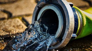 Explozie urmată de un incendiu la un depozit de produse petroliere