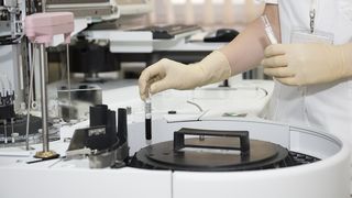 O adolescentă din Spania în moarte cerebrală a salvat doi tineri români