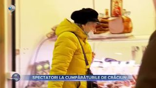 Spectatori la cumpărăturile de Crăciun