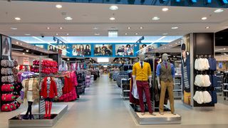 VIDEO- Marea deschidere Primark a scos o mulțime de oameni din casă