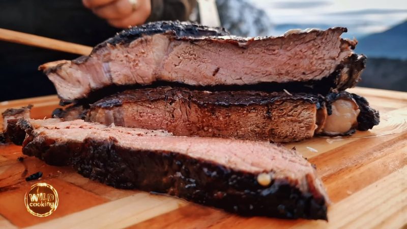 Carne de vită cu sos cremos de ciuperci